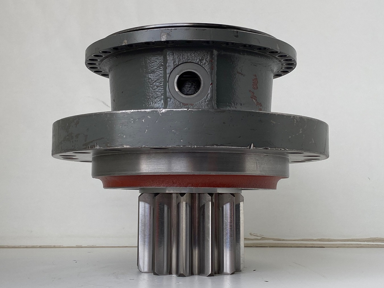 Liebherr Abtriebswellengehäuse ID-Nr.90013701 mit Abtriebswelle ID-Nr.90204999. SAT275/260 - SAT275/261 - SAT275/266 - SAT275/289. #047987# - Pohon otoče pro Rýpadlo: obrázek 2 Liebherr Abtriebswellengehäuse ID-Nr.90013701 mit Abtriebswelle ID-Nr.90204999. SAT275/260 - SAT275/261 - SAT275/266 - SAT275/289. #047987# - Pohon otoče pro Rýpadlo: obrázek 2