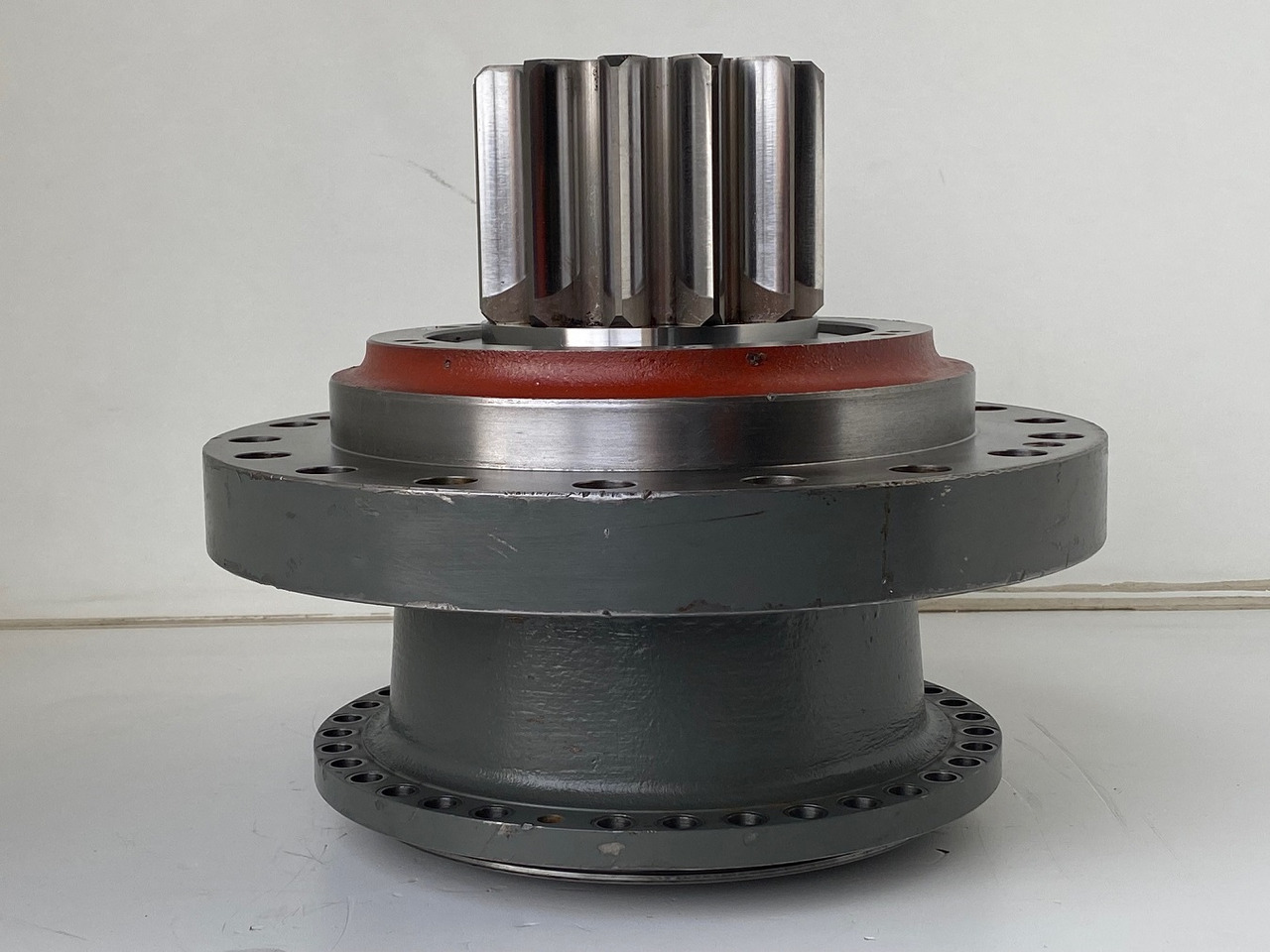 Liebherr Abtriebswellengehäuse ID-Nr.90013701 mit Abtriebswelle ID-Nr.90204999. SAT275/260 - SAT275/261 - SAT275/266 - SAT275/289. #047987# - Pohon otoče pro Rýpadlo: obrázek 4 Liebherr Abtriebswellengehäuse ID-Nr.90013701 mit Abtriebswelle ID-Nr.90204999. SAT275/260 - SAT275/261 - SAT275/266 - SAT275/289. #047987# - Pohon otoče pro Rýpadlo: obrázek 4