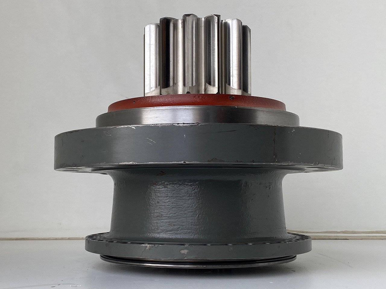 Liebherr Abtriebswellengehäuse ID-Nr.90013701 mit Abtriebswelle ID-Nr.90204999. SAT275/260 - SAT275/261 - SAT275/266 - SAT275/289. #047987# - Pohon otoče pro Rýpadlo: obrázek 5 Liebherr Abtriebswellengehäuse ID-Nr.90013701 mit Abtriebswelle ID-Nr.90204999. SAT275/260 - SAT275/261 - SAT275/266 - SAT275/289. #047987# - Pohon otoče pro Rýpadlo: obrázek 5