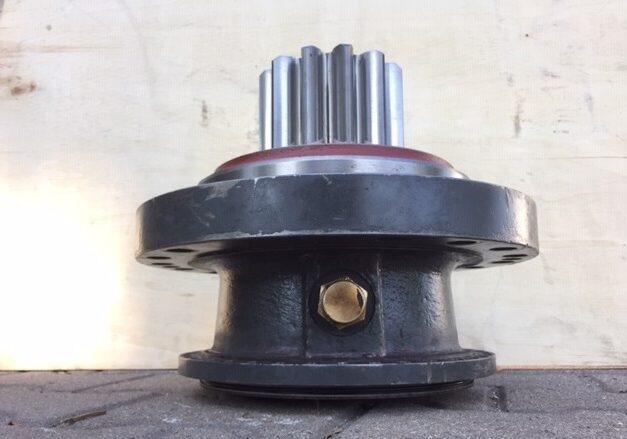 Liebherr Abtriebswellengehäuse ID-Nr.90013701 mit Abtriebswelle ID-Nr.90204999. SAT275/260 - SAT275/261 - SAT275/266 - SAT275/289. #1063# - Pohon otoče pro Rýpadlo: obrázek 1 Liebherr Abtriebswellengehäuse ID-Nr.90013701 mit Abtriebswelle ID-Nr.90204999. SAT275/260 - SAT275/261 - SAT275/266 - SAT275/289. #1063# - Pohon otoče pro Rýpadlo: obrázek 1