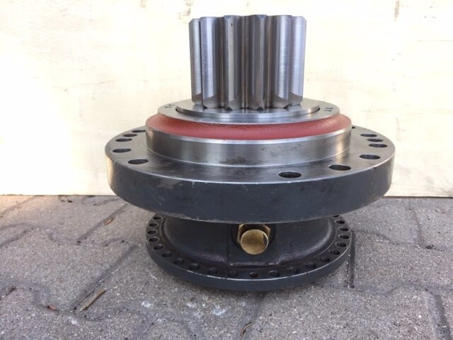 Liebherr Abtriebswellengehäuse ID-Nr.90013701 mit Abtriebswelle ID-Nr.90204999. SAT275/260 - SAT275/261 - SAT275/266 - SAT275/289. #1063# - Pohon otoče pro Rýpadlo: obrázek 5 Liebherr Abtriebswellengehäuse ID-Nr.90013701 mit Abtriebswelle ID-Nr.90204999. SAT275/260 - SAT275/261 - SAT275/266 - SAT275/289. #1063# - Pohon otoče pro Rýpadlo: obrázek 5