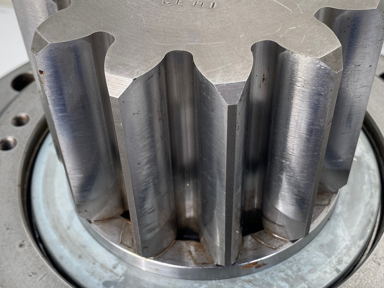 Převodovka pro Stavební technika Liebherr Abtriebswellengehäuse ID-Nr.90018934 mit Abtriebswelle ID-Nr.90204999. SAT275/260 - SAT275/261 - SAT275/266 - SAT275/289. #1788#1730#: obrázek 16 Převodovka pro Stavební technika Liebherr Abtriebswellengehäuse ID-Nr.90018934 mit Abtriebswelle ID-Nr.90204999. SAT275/260 - SAT275/261 - SAT275/266 - SAT275/289. #1788#1730#: obrázek 16