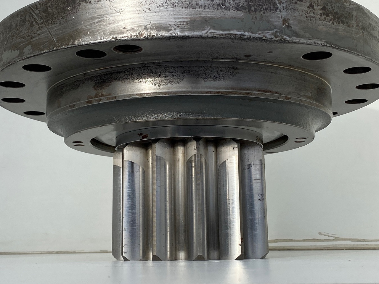 Převodovka pro Stavební technika Liebherr Abtriebswellengehäuse ID-Nr.90018934 mit Abtriebswelle ID-Nr.90204999. SAT275/260 - SAT275/261 - SAT275/266 - SAT275/289. #1788#1730#: obrázek 11 Převodovka pro Stavební technika Liebherr Abtriebswellengehäuse ID-Nr.90018934 mit Abtriebswelle ID-Nr.90204999. SAT275/260 - SAT275/261 - SAT275/266 - SAT275/289. #1788#1730#: obrázek 11