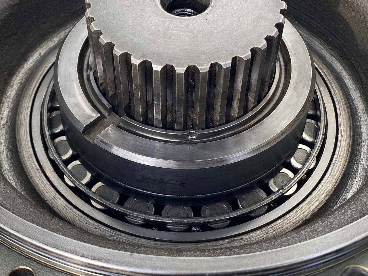 Převodovka pro Stavební technika Liebherr Abtriebswellengehäuse ID-Nr.90018934 mit Abtriebswelle ID-Nr.90204999. SAT275/260 - SAT275/261 - SAT275/266 - SAT275/289. #1788#1730#: obrázek 8 Převodovka pro Stavební technika Liebherr Abtriebswellengehäuse ID-Nr.90018934 mit Abtriebswelle ID-Nr.90204999. SAT275/260 - SAT275/261 - SAT275/266 - SAT275/289. #1788#1730#: obrázek 8