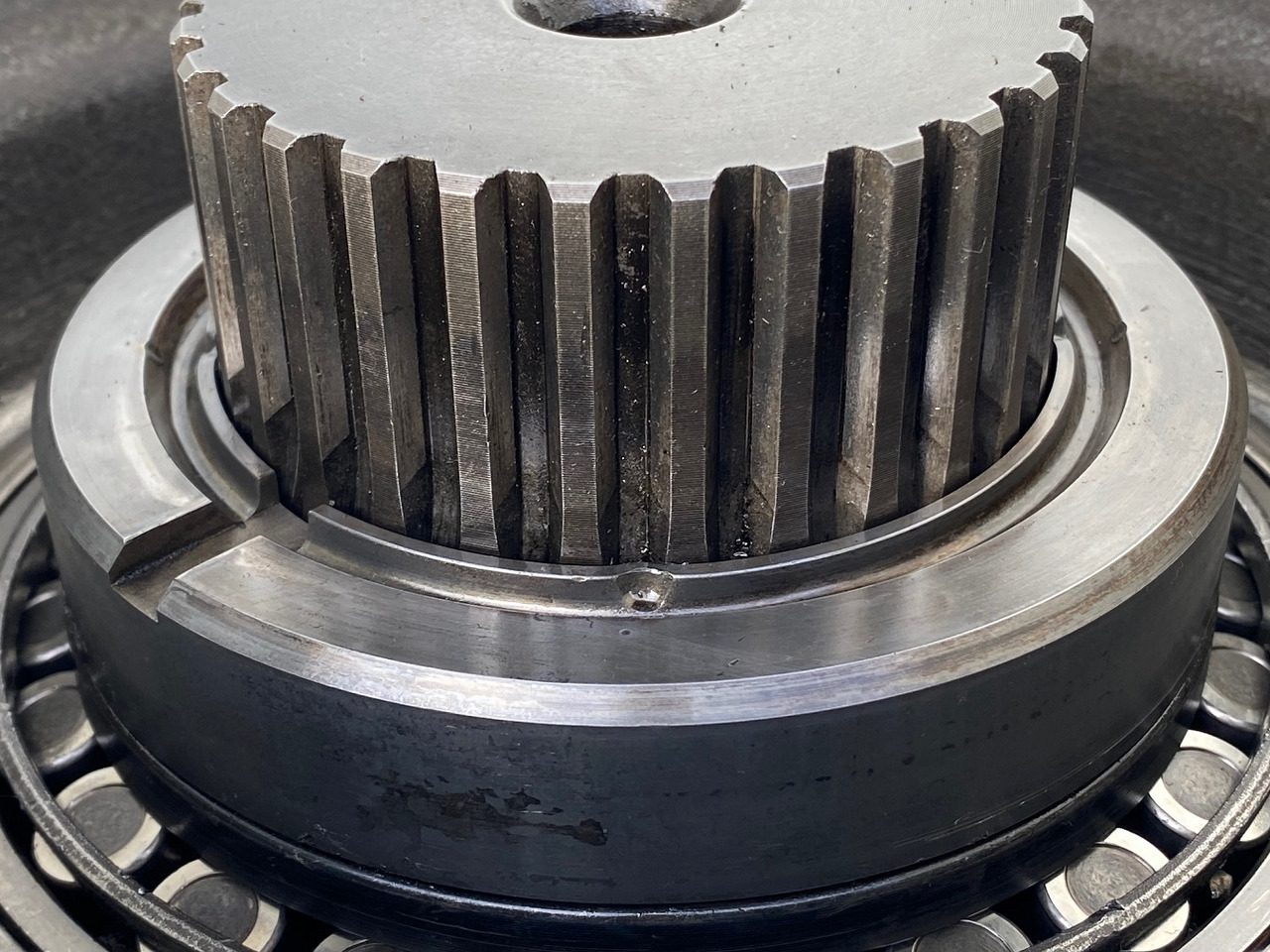 Převodovka pro Stavební technika Liebherr Abtriebswellengehäuse ID-Nr.90018934 mit Abtriebswelle ID-Nr.90204999. SAT275/260 - SAT275/261 - SAT275/266 - SAT275/289. #1788#1730#: obrázek 9 Převodovka pro Stavební technika Liebherr Abtriebswellengehäuse ID-Nr.90018934 mit Abtriebswelle ID-Nr.90204999. SAT275/260 - SAT275/261 - SAT275/266 - SAT275/289. #1788#1730#: obrázek 9