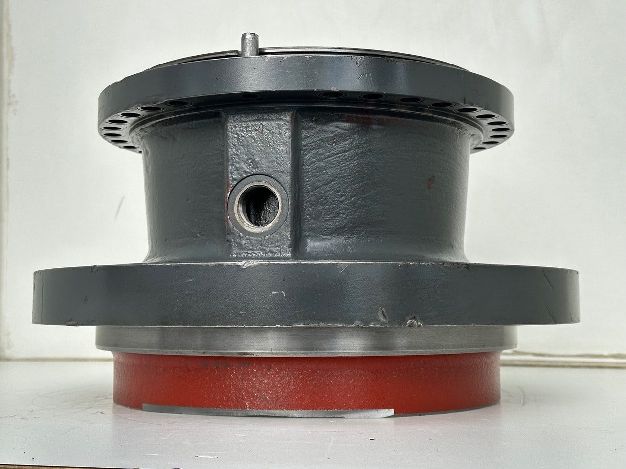 Liebherr Abtriebswellengehäuse ID-Nr.90021076. SAT325A296 - SAT325/294. R934-1550, R936, R938-1650, R940, R945-1866, R946, R950. #90021076.27.10# - Pohon otoče pro Stavební technika: obrázek 2 Liebherr Abtriebswellengehäuse ID-Nr.90021076. SAT325A296 - SAT325/294. R934-1550, R936, R938-1650, R940, R945-1866, R946, R950. #90021076.27.10# - Pohon otoče pro Stavební technika: obrázek 2