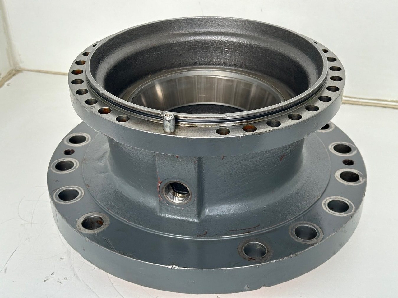 Liebherr Abtriebswellengehäuse ID-Nr.90021076. SAT325A296 - SAT325/294. R934-1550, R936, R938-1650, R940, R945-1866, R946, R950. #90021076.27.10# - Pohon otoče pro Stavební technika: obrázek 3 Liebherr Abtriebswellengehäuse ID-Nr.90021076. SAT325A296 - SAT325/294. R934-1550, R936, R938-1650, R940, R945-1866, R946, R950. #90021076.27.10# - Pohon otoče pro Stavební technika: obrázek 3