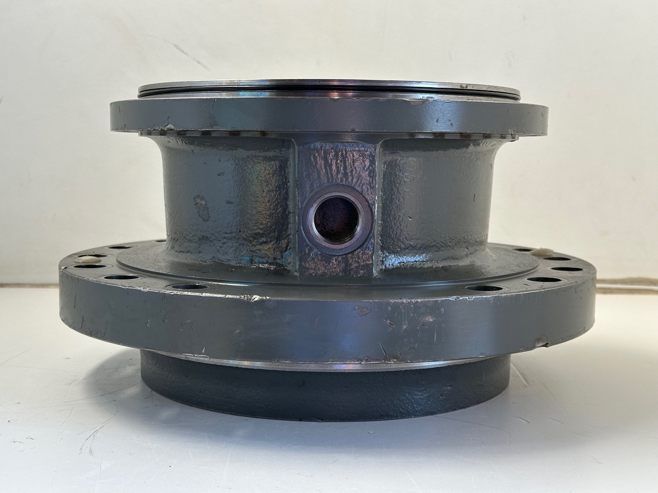 Liebherr Abtriebswellengehäuse ID-Nr.90208566 inkl. beiden Kegelrollenlager ID-Nr.10030908 - ID-Nr.761001903. LH40, LH50, R926, R928, R930. #90208566.1903# - Převodovka a díly pro Stavební technika: obrázek 2 Liebherr Abtriebswellengehäuse ID-Nr.90208566 inkl. beiden Kegelrollenlager ID-Nr.10030908 - ID-Nr.761001903. LH40, LH50, R926, R928, R930. #90208566.1903# - Převodovka a díly pro Stavební technika: obrázek 2