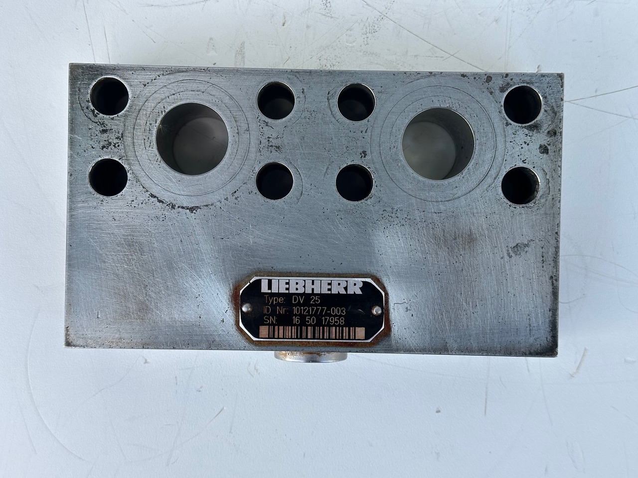 Liebherr Dämpfungsventil ID-Nr.10121777. P924 COMP, P926, R926, R916, R922, R924 COMP, R924, R926 COMP, R926, R930, R936, R946, R950 T, R960 T. #10121777.43199# - Pohon otoče pro Stavební technika: obrázek 5 Liebherr Dämpfungsventil ID-Nr.10121777. P924 COMP, P926, R926, R916, R922, R924 COMP, R924, R926 COMP, R926, R930, R936, R946, R950 T, R960 T. #10121777.43199# - Pohon otoče pro Stavební technika: obrázek 5