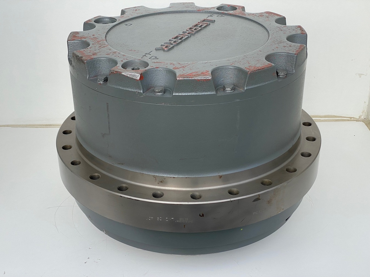 Liebherr Fahrantrieb FAT450P123, ID-Nr.90202516 - ID-Nr.90202517. LOS954, R940, R946, R950, R954, R956. #159-04# - Koncový převod pro Pásové rýpadlo: obrázek 1 Liebherr Fahrantrieb FAT450P123, ID-Nr.90202516 - ID-Nr.90202517. LOS954, R940, R946, R950, R954, R956. #159-04# - Koncový převod pro Pásové rýpadlo: obrázek 1