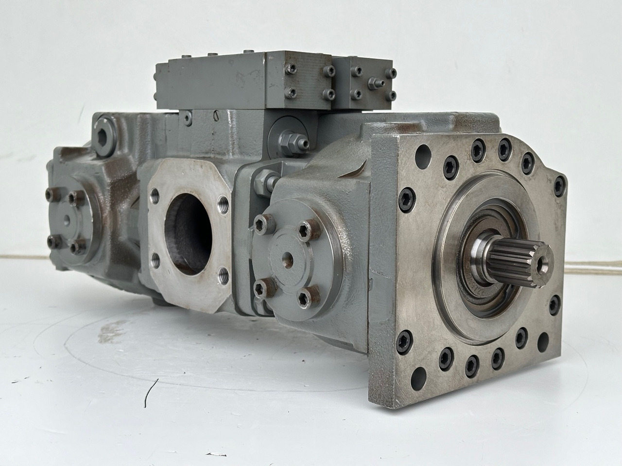 Liebherr Hydraulikdoppelpumpe Typ:LPVD 075. ID-Nr.9076806 - ID-Nr.9279749 - ID-Nr.9880487 - ID-Nr.9073988. A902 IND - A904 IND. #9076806.15495# - Hydraulické čerpadlo pro Stavební technika: obrázek 3 Liebherr Hydraulikdoppelpumpe Typ:LPVD 075. ID-Nr.9076806 - ID-Nr.9279749 - ID-Nr.9880487 - ID-Nr.9073988. A902 IND - A904 IND. #9076806.15495# - Hydraulické čerpadlo pro Stavební technika: obrázek 3