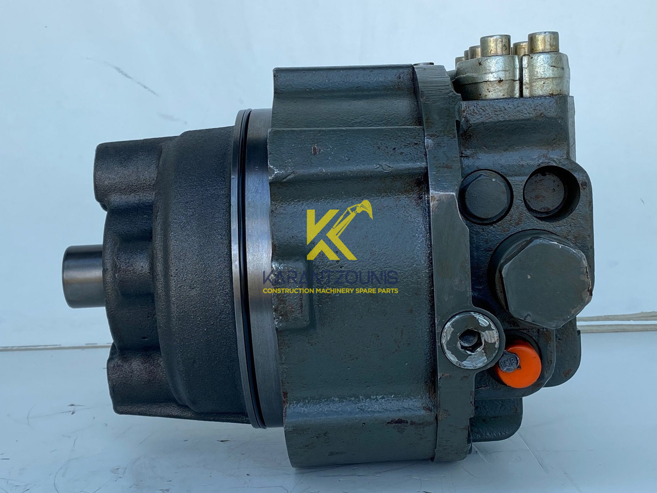 Liebherr Hydraulikeinbaumotor CMVE O 108. ID-Nr.10118562 - ID-Nr.10132610 - ID-Nr.10129048. LOS1916, LOS916, LOS926, R906, R916, R918, R920, R922, R924, R926COMP, R926, R936. #27979# - Hydraulický motor pro Pásové rýpadlo: obrázek 1 Liebherr Hydraulikeinbaumotor CMVE O 108. ID-Nr.10118562 - ID-Nr.10132610 - ID-Nr.10129048. LOS1916, LOS916, LOS926, R906, R916, R918, R920, R922, R924, R926COMP, R926, R936. #27979# - Hydraulický motor pro Pásové rýpadlo: obrázek 1