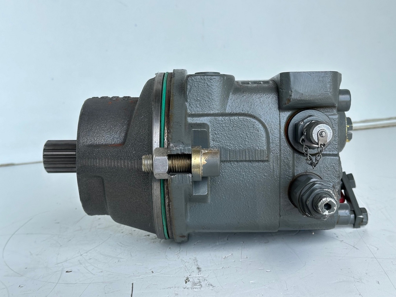 Liebherr Hydraulikeinbaumotor Typ:FMF058, ID-Nr.10122576 - ID-Nr.10145827 - ID-Nr.11371069. LOS1906, P924 COMP , R906, R906 PROTO, R916, R922, R924, R924 COMP, R926 COMP, R926 K LC. #39780# - Hydraulický motor pro Rýpadlo: obrázek 3 Liebherr Hydraulikeinbaumotor Typ:FMF058, ID-Nr.10122576 - ID-Nr.10145827 - ID-Nr.11371069. LOS1906, P924 COMP , R906, R906 PROTO, R916, R922, R924, R924 COMP, R926 COMP, R926 K LC. #39780# - Hydraulický motor pro Rýpadlo: obrázek 3