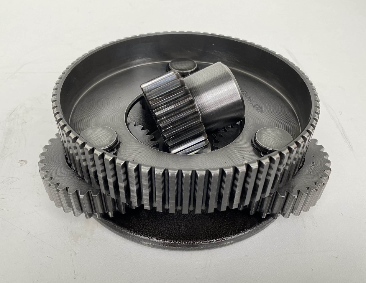 Liebherr Lamellenträger ID-Nr.944179403 mit Planetenträger ID-Nr.944178303 und Planetenrad ID-Nr.944177903. SAT200/277. #LA.PL.P.BK# - Pohon otoče pro Stavební technika: obrázek 3 Liebherr Lamellenträger ID-Nr.944179403 mit Planetenträger ID-Nr.944178303 und Planetenrad ID-Nr.944177903. SAT200/277. #LA.PL.P.BK# - Pohon otoče pro Stavební technika: obrázek 3