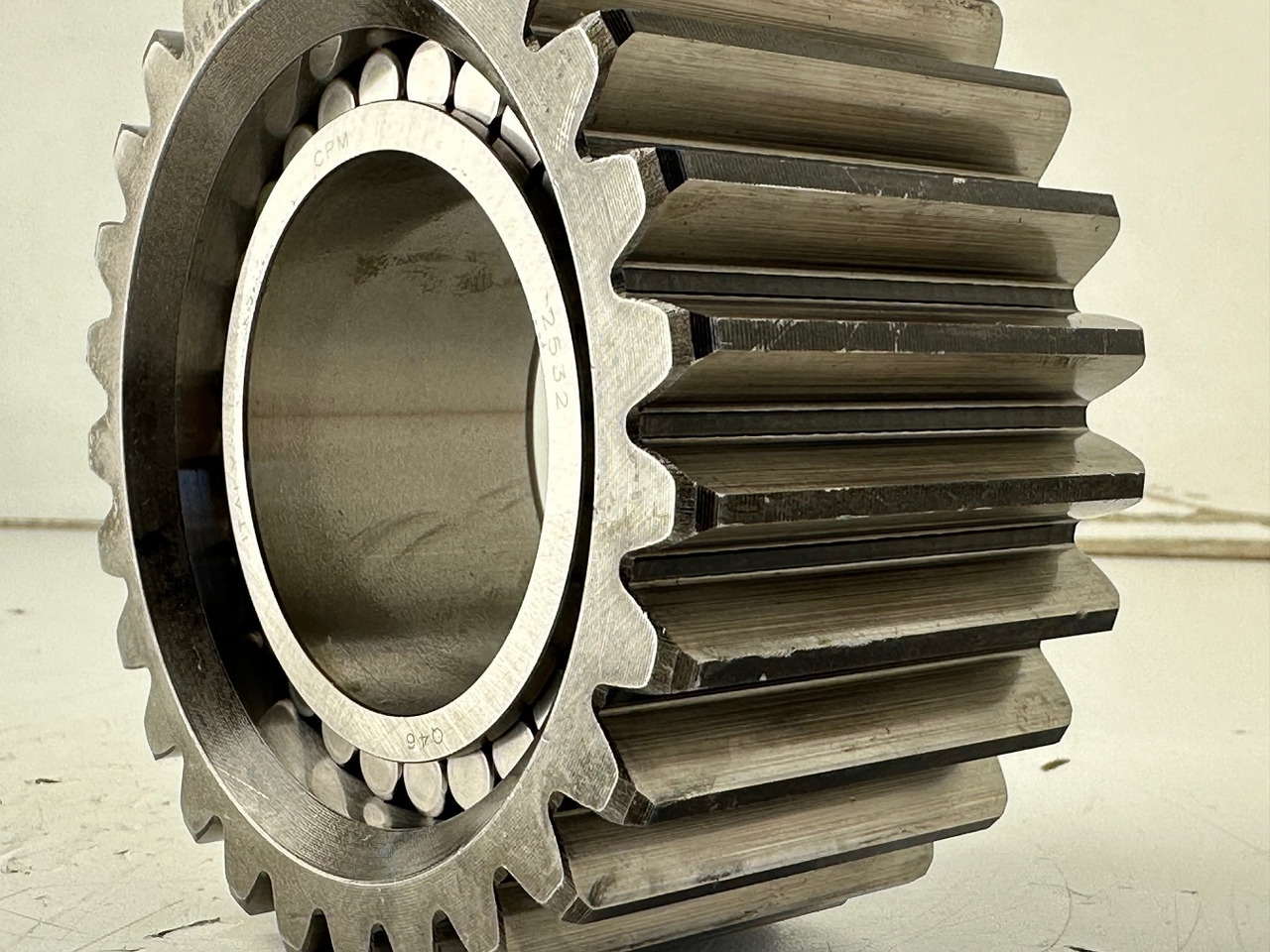 Liebherr Planetenrad ID-Nr.9443004 - ID-Nr.944300403. FAT400-FAT400/018-FAT400P018-FAT400P063-FAT400P073-FAT400P092. R934 IND,R906,R914,R916,R922,R924,R932,R934,R936,R942,R944. #944300503.01# - Koncový převod pro Rýpadlo: obrázek 4 Liebherr Planetenrad ID-Nr.9443004 - ID-Nr.944300403. FAT400-FAT400/018-FAT400P018-FAT400P063-FAT400P073-FAT400P092. R934 IND,R906,R914,R916,R922,R924,R932,R934,R936,R942,R944. #944300503.01# - Koncový převod pro Rýpadlo: obrázek 4