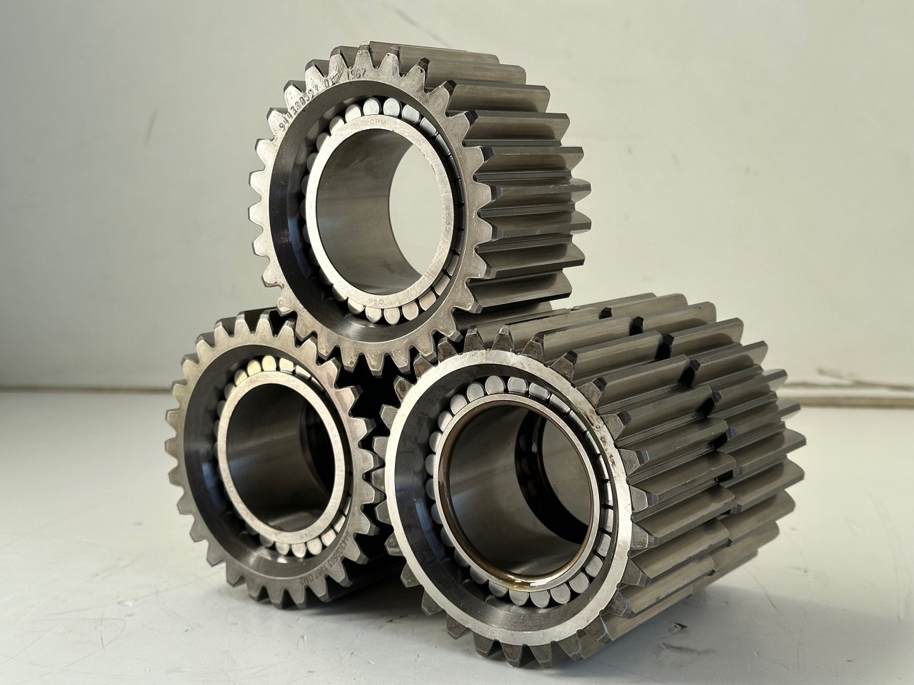 Liebherr Planetenrad ID-Nr.9443004 - ID-Nr.944300403. FAT400-FAT400/018-FAT400P018-FAT400P063-FAT400P073-FAT400P092. R934 IND,R906,R914,R916,R922,R924,R932,R934,R936,R942,R944. #944300503.18.12# - Koncový převod pro Pásové rýpadlo: obrázek 1 Liebherr Planetenrad ID-Nr.9443004 - ID-Nr.944300403. FAT400-FAT400/018-FAT400P018-FAT400P063-FAT400P073-FAT400P092. R934 IND,R906,R914,R916,R922,R924,R932,R934,R936,R942,R944. #944300503.18.12# - Koncový převod pro Pásové rýpadlo: obrázek 1