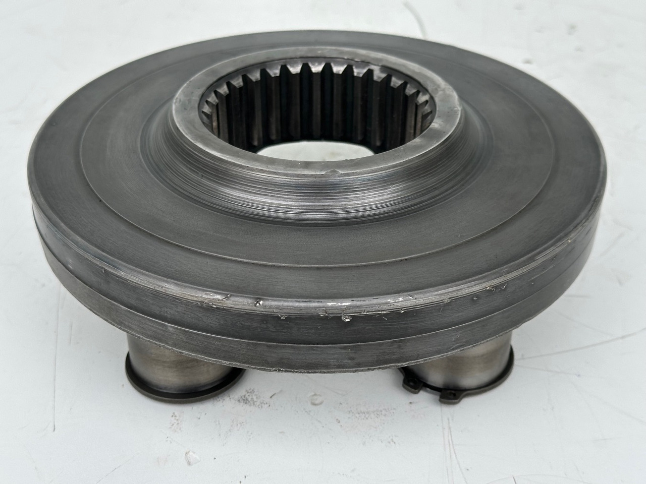 Liebherr Planetenträger ID-Nr.944306303 - ID-Nr.9443063. A924, A934, LH30, LH35, R906, R916, R922, R924, R926, R932, R934, R944. #944306303.E5.058# - Pohon otoče pro Stavební technika: obrázek 3 Liebherr Planetenträger ID-Nr.944306303 - ID-Nr.9443063. A924, A934, LH30, LH35, R906, R916, R922, R924, R926, R932, R934, R944. #944306303.E5.058# - Pohon otoče pro Stavební technika: obrázek 3