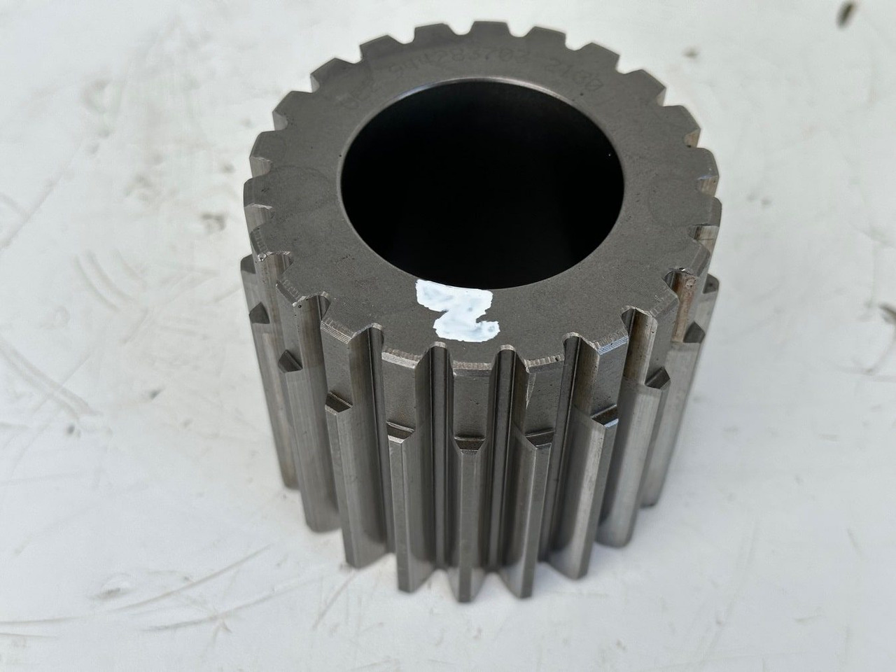 Liebherr Sonnenrad ID-Nr.9442837. FAT350 - FAT350P022 - FAT350P032 - FAT350P059 - FAT350P062 - FAT350P068 - FAT350P079. LH22, LOS103, ER912, LOS914, LOS924 COMP, R313, R317, R900, R902, R904, R912, - Koncový převod pro Pásové rýpadlo: obrázek 1 Liebherr Sonnenrad ID-Nr.9442837. FAT350 - FAT350P022 - FAT350P032 - FAT350P059 - FAT350P062 - FAT350P068 - FAT350P079. LH22, LOS103, ER912, LOS914, LOS924 COMP, R313, R317, R900, R902, R904, R912, - Koncový převod pro Pásové rýpadlo: obrázek 1