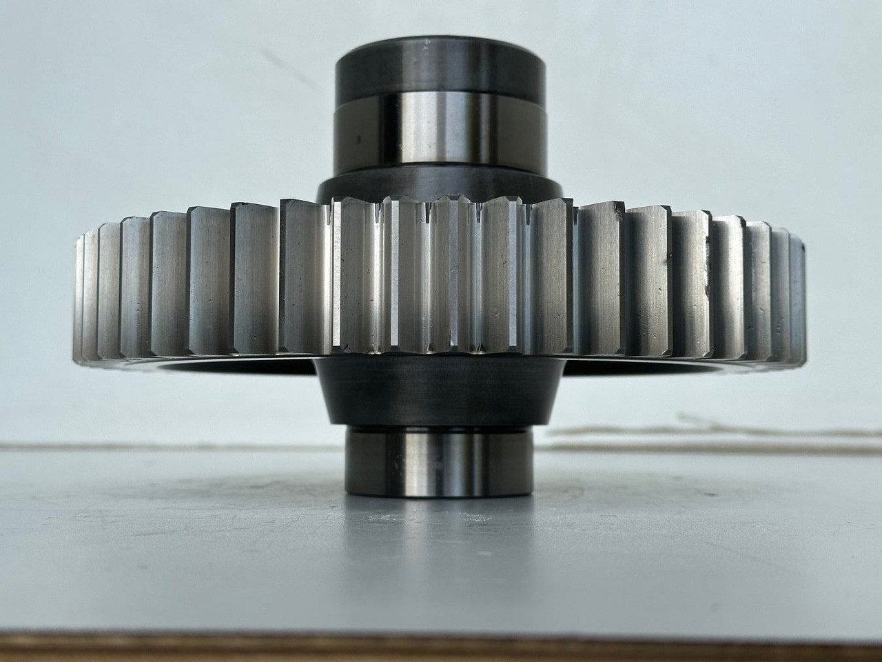 Liebherr Stirnrad ID-Nr.10135600. Pumpenverteilergetriebe Typ:PVG450 C 468. PR776-1296. #10135600.01# - Transmise pro Stavební technika: obrázek 3 Liebherr Stirnrad ID-Nr.10135600. Pumpenverteilergetriebe Typ:PVG450 C 468. PR776-1296. #10135600.01# - Transmise pro Stavební technika: obrázek 3