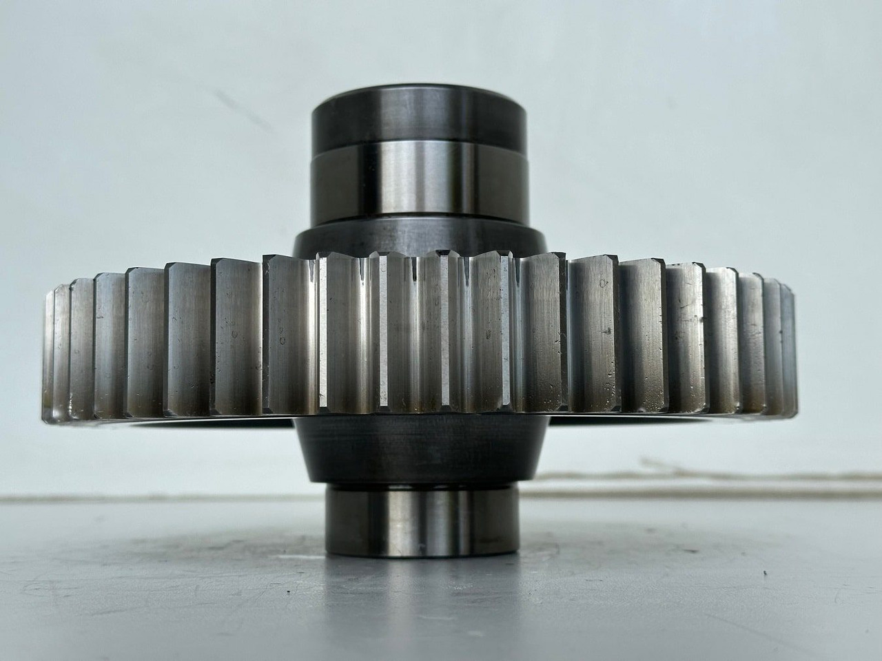 Liebherr Stirnrad ID-Nr.10135600. Pumpenverteilergetriebe Typ:PVG450 C 468. PR776-1296. #10135600.02# - Transmise pro Stavební technika: obrázek 3 Liebherr Stirnrad ID-Nr.10135600. Pumpenverteilergetriebe Typ:PVG450 C 468. PR776-1296. #10135600.02# - Transmise pro Stavební technika: obrázek 3