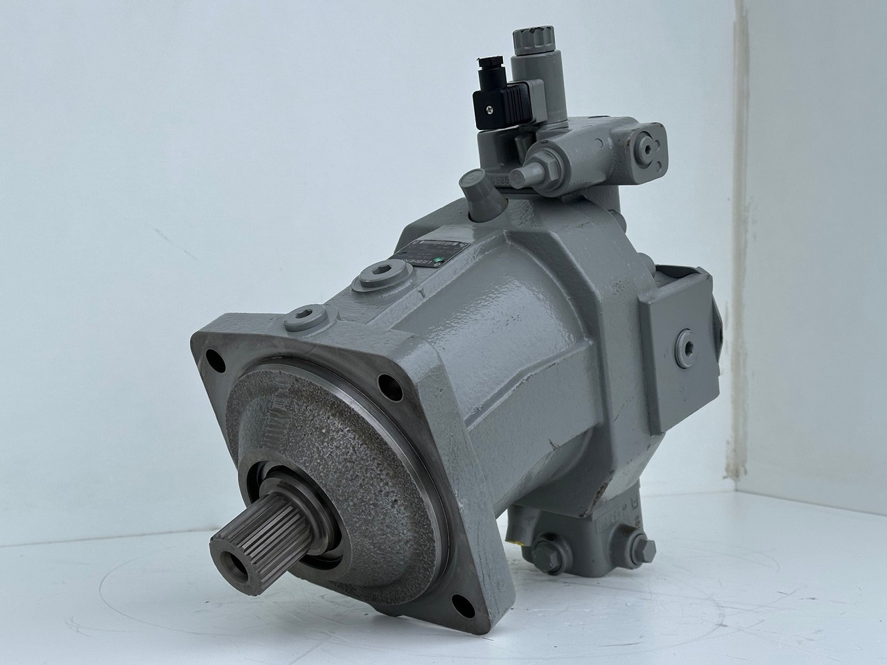 Liebherr Verstellmotor ID-Nr.510240108 - Hydromatik Rexroth Axialkolben-Verstellmotor Typ:A6VM140EP2D/63W-VZB017HB. #24338069# - Hydraulický motor pro Pásový jeřáb: obrázek 1 Liebherr Verstellmotor ID-Nr.510240108 - Hydromatik Rexroth Axialkolben-Verstellmotor Typ:A6VM140EP2D/63W-VZB017HB. #24338069# - Hydraulický motor pro Pásový jeřáb: obrázek 1