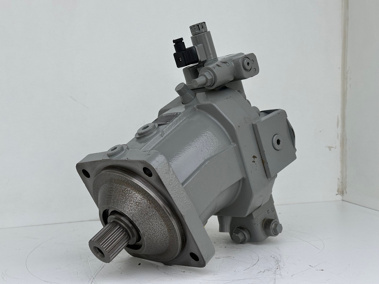 Liebherr Verstellmotor ID-Nr.510240108 - Hydromatik Rexroth Axialkolben-Verstellmotor Typ:A6VM140EP2D/63W-VZB017HB. #24338070# - Hydraulický motor pro Pásový jeřáb: obrázek 1 Liebherr Verstellmotor ID-Nr.510240108 - Hydromatik Rexroth Axialkolben-Verstellmotor Typ:A6VM140EP2D/63W-VZB017HB. #24338070# - Hydraulický motor pro Pásový jeřáb: obrázek 1