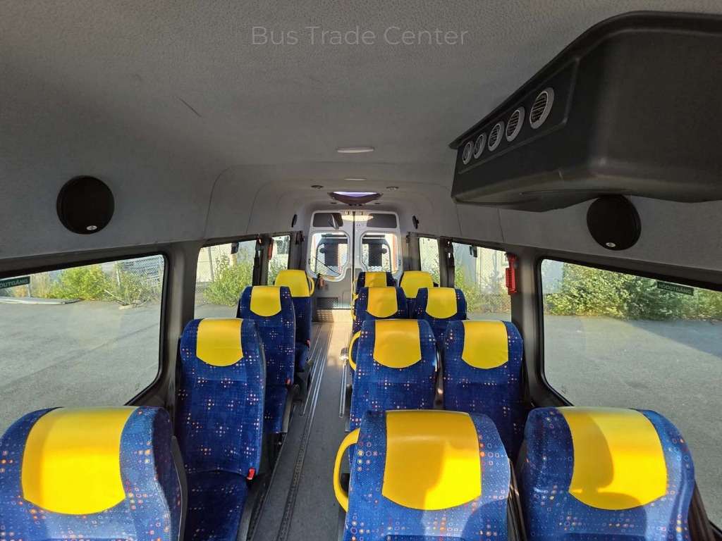 VOLKSWAGEN Crafter 50 LR // 2 units with lift - Minibus, Mikrobus: obrázek 3 VOLKSWAGEN Crafter 50 LR // 2 units with lift - Minibus, Mikrobus: obrázek 3