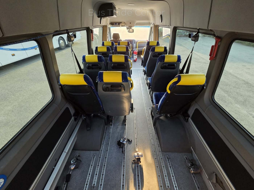 VOLKSWAGEN Crafter 50 LR // 2 units with lift - Minibus, Mikrobus: obrázek 5 VOLKSWAGEN Crafter 50 LR // 2 units with lift - Minibus, Mikrobus: obrázek 5