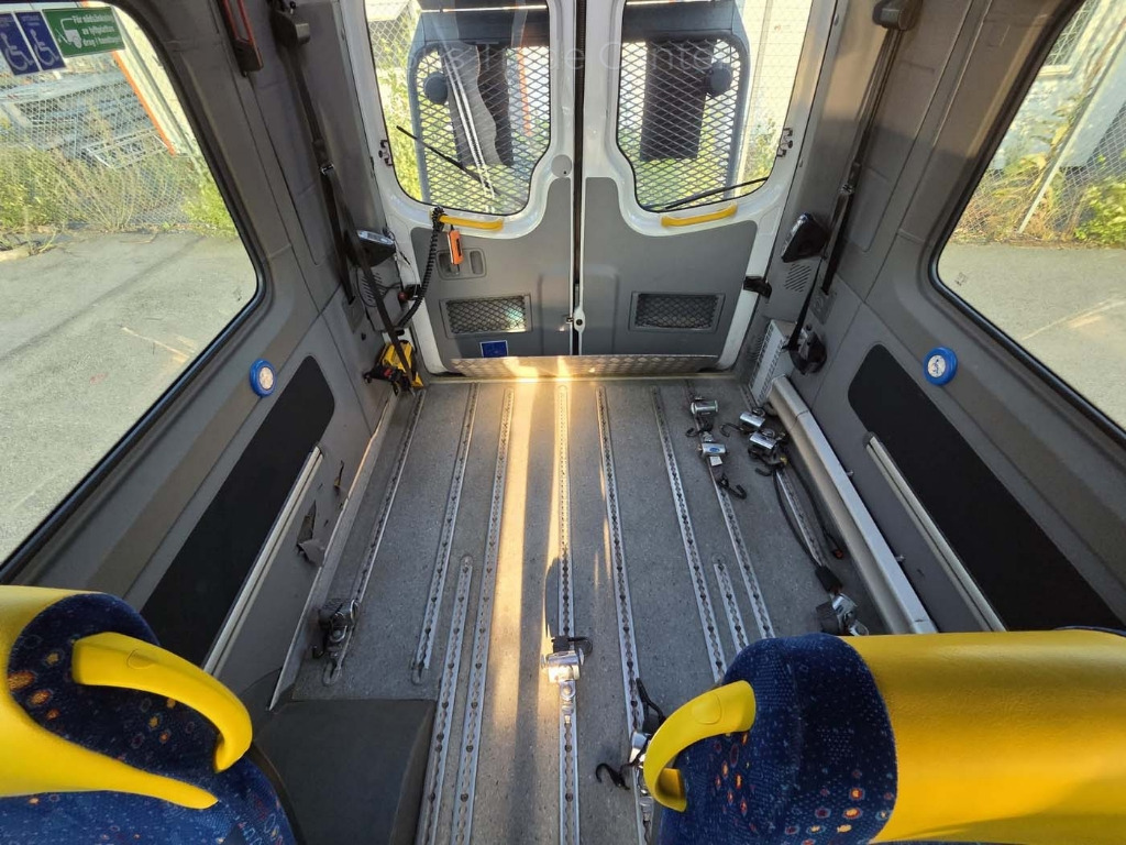 VOLKSWAGEN Crafter 50 LR // 2 units with lift - Minibus, Mikrobus: obrázek 4 VOLKSWAGEN Crafter 50 LR // 2 units with lift - Minibus, Mikrobus: obrázek 4