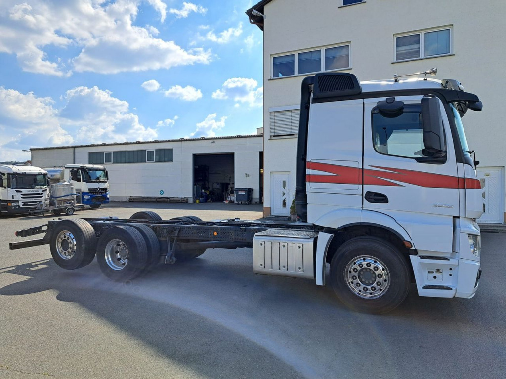 Mercedes Benz 2553 Actros 6x2 (Nr. 5804) - Podvozek s kabinou: obrázek 1 Mercedes Benz 2553 Actros 6x2 (Nr. 5804) - Podvozek s kabinou: obrázek 1
