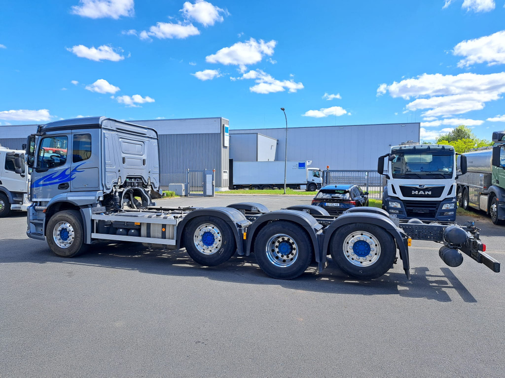 Mercedes Benz Actros 3243 8x2 1,2 & 4 Lenkachse, 2 & 4 Liftbar(Nr. 6051) - Podvozek s kabinou: obrázek 4 Mercedes Benz Actros 3243 8x2 1,2 & 4 Lenkachse, 2 & 4 Liftbar(Nr. 6051) - Podvozek s kabinou: obrázek 4