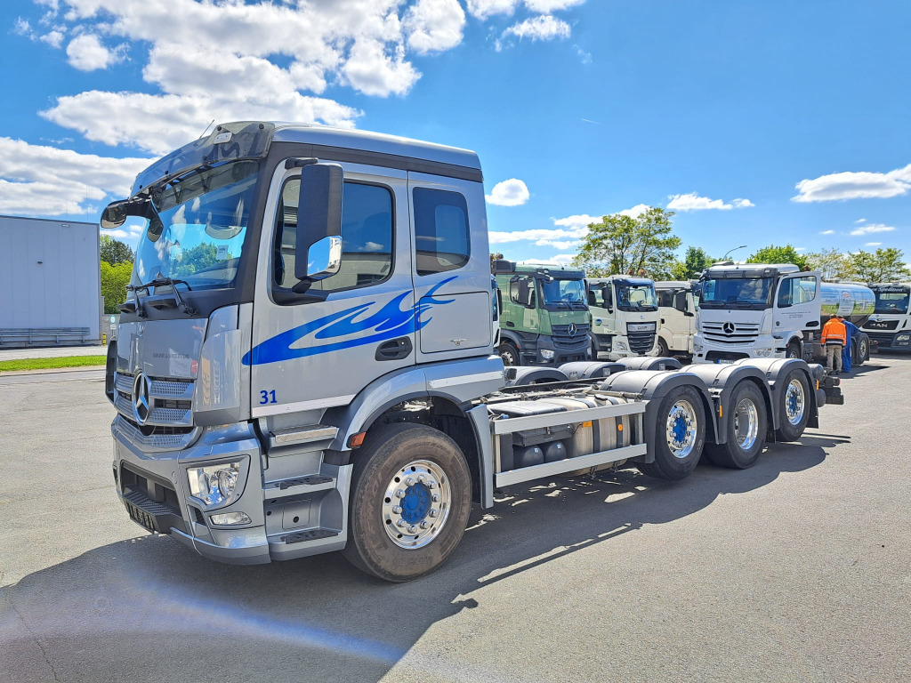 Mercedes Benz Actros 3243 8x2 1,2 & 4 Lenkachse, 2 & 4 Liftbar(Nr. 6051) - Podvozek s kabinou: obrázek 3 Mercedes Benz Actros 3243 8x2 1,2 & 4 Lenkachse, 2 & 4 Liftbar(Nr. 6051) - Podvozek s kabinou: obrázek 3