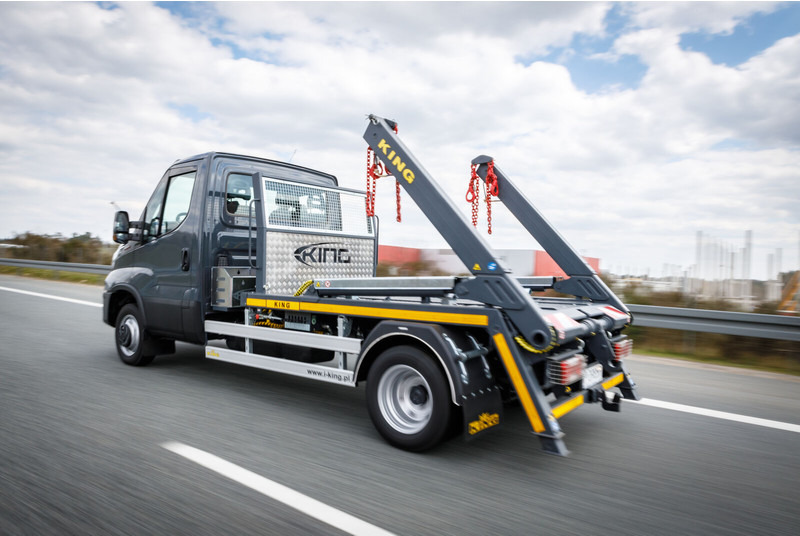 Iveco Daily 70C18 + KING Bramowiec / Skiploader / Absetzkipper - Ramenový nosič kontajnerov: obrázek 3 Iveco Daily 70C18 + KING Bramowiec / Skiploader / Absetzkipper - Ramenový nosič kontajnerov: obrázek 3