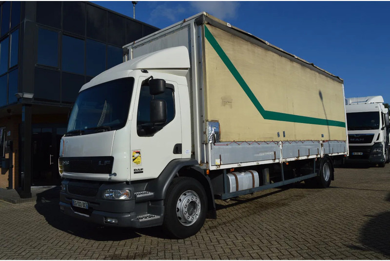 DAF CF 250 * EURO3 * MANUAL * 4X2 * - Plachtový nákladní auto: obrázek 1 DAF CF 250 * EURO3 * MANUAL * 4X2 * - Plachtový nákladní auto: obrázek 1