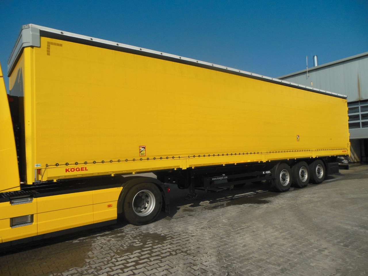 Kögel SN 24, BORDWÄNDE 700 MM, HUBDACH!!! TOP - Plachtový návěs: obrázek 2 Kögel SN 24, BORDWÄNDE 700 MM, HUBDACH!!! TOP - Plachtový návěs: obrázek 2