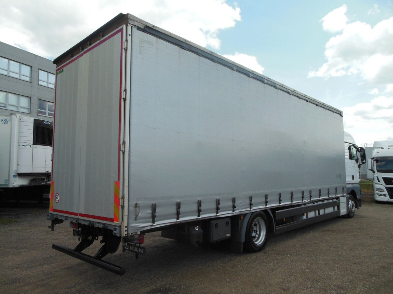 MAN TGX 18.460, XLX, VOLL LUFT, PRITSCHE 9,2M, TOP!! - Plachtový nákladní auto: obrázek 3 MAN TGX 18.460, XLX, VOLL LUFT, PRITSCHE 9,2M, TOP!! - Plachtový nákladní auto: obrázek 3
