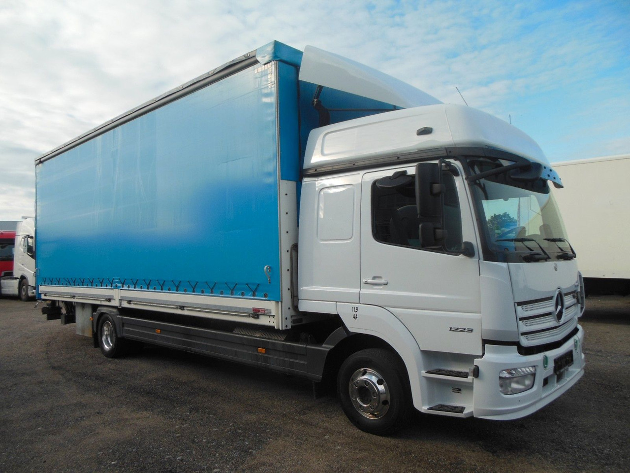 Mercedes-Benz 1223 ATEGO, GARANTI 12/2027, TOP, WIE NEUE!!! - Plachtový nákladní auto: obrázek 2 Mercedes-Benz 1223 ATEGO, GARANTI 12/2027, TOP, WIE NEUE!!! - Plachtový nákladní auto: obrázek 2