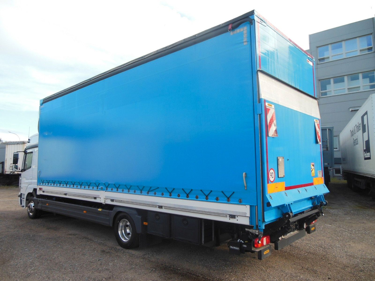 Mercedes-Benz 1223 ATEGO, GARANTI 12/2027, TOP, WIE NEUE!!! - Plachtový nákladní auto: obrázek 4 Mercedes-Benz 1223 ATEGO, GARANTI 12/2027, TOP, WIE NEUE!!! - Plachtový nákladní auto: obrázek 4