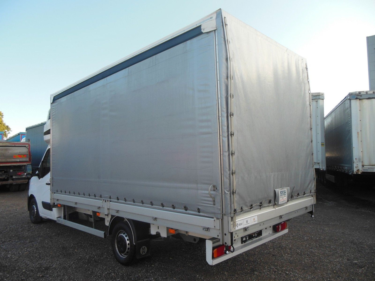 Renault MASTER 2.3 DCI, 10 PALETTEN, LUFT FEDERUNG - Plachtová dodávka: obrázek 4 Renault MASTER 2.3 DCI, 10 PALETTEN, LUFT FEDERUNG - Plachtová dodávka: obrázek 4