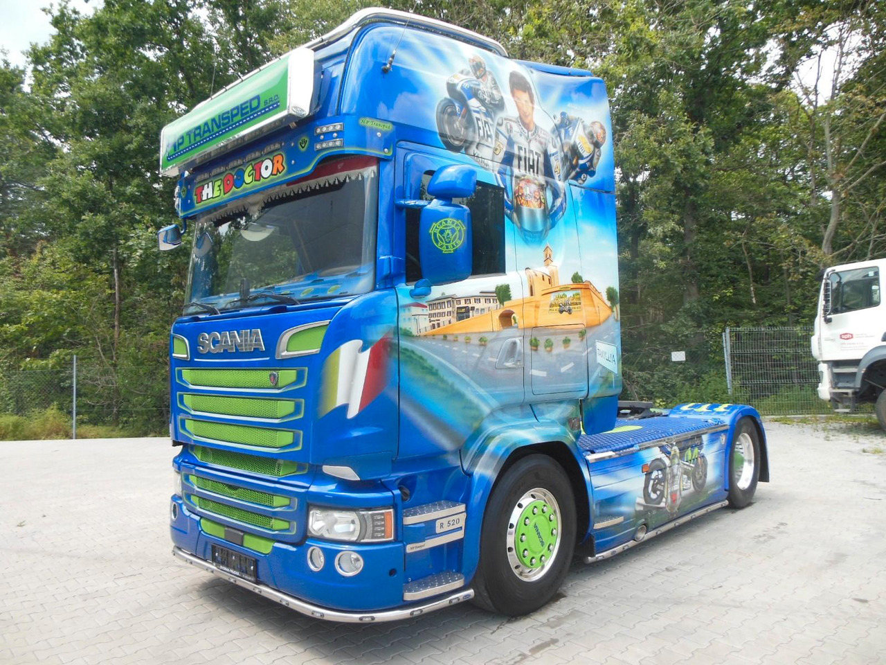 Scania R520, V8, ROSSI, LEDER, TOP!!! Scania R520, V8, ROSSI, LEDER, TOP!!! - Tahač: obrázek 1 Scania R520, V8, ROSSI, LEDER, TOP!!! Scania R520, V8, ROSSI, LEDER, TOP!!! - Tahač: obrázek 1