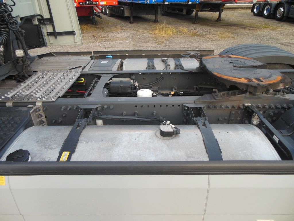 Volvo FH 13/460 TURBO COMPOUND,I-SAVE,I-PARK COOL,TOP Volvo FH 13/460 TURBO COMPOUND,I-SAVE,I-PARK COOL,TOP - Tahač: obrázek 5 Volvo FH 13/460 TURBO COMPOUND,I-SAVE,I-PARK COOL,TOP Volvo FH 13/460 TURBO COMPOUND,I-SAVE,I-PARK COOL,TOP - Tahač: obrázek 5