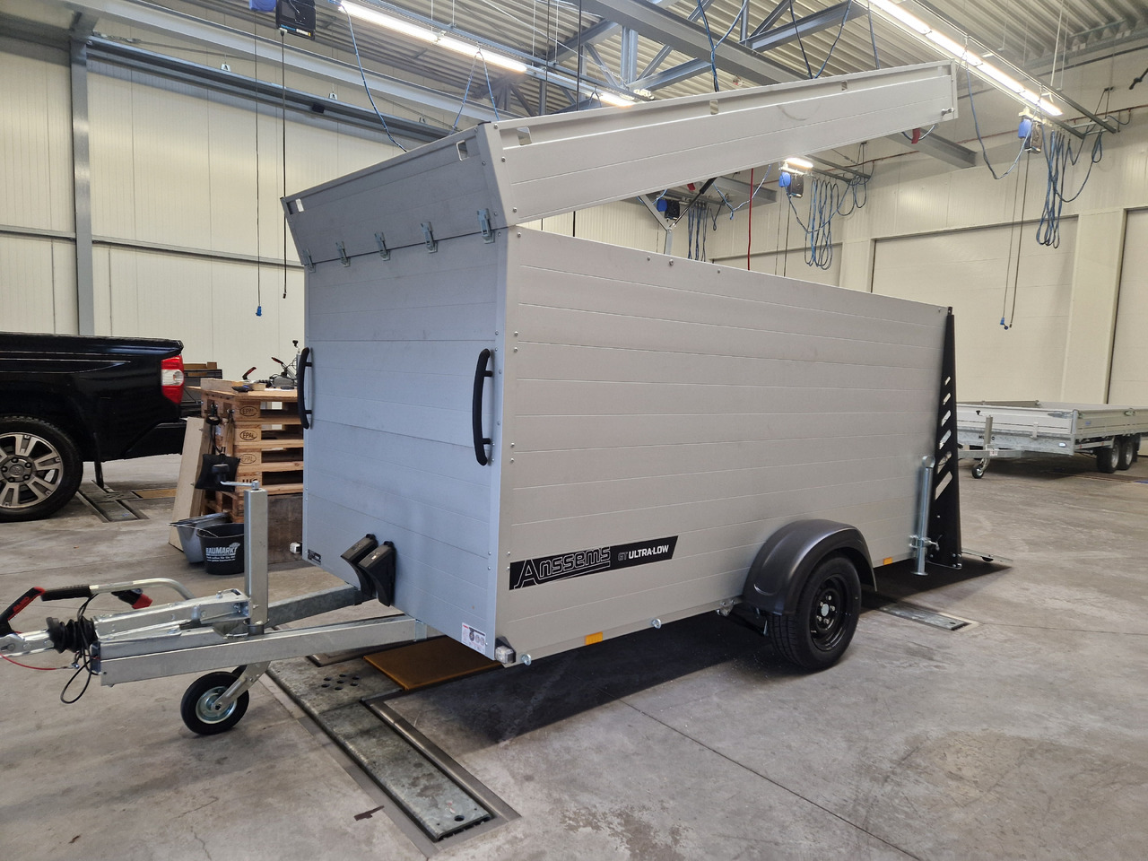ALUBOXX Deckelanhänger GTB 1500 VT3 Ultra Low 301x151x153cm LED black deal Modell 2025 - Přepravník motocyklů: obrázek 1 ALUBOXX Deckelanhänger GTB 1500 VT3 Ultra Low 301x151x153cm LED black deal Modell 2025 - Přepravník motocyklů: obrázek 1