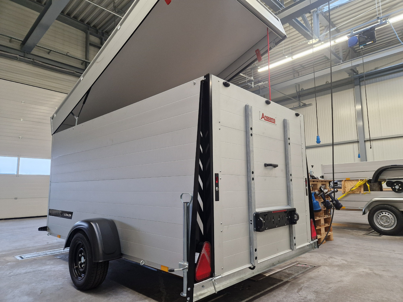 ALUBOXX Deckelanhänger GTB 1500 VT3 Ultra Low 301x151x153cm LED black deal Modell 2025 - Přepravník motocyklů: obrázek 5 ALUBOXX Deckelanhänger GTB 1500 VT3 Ultra Low 301x151x153cm LED black deal Modell 2025 - Přepravník motocyklů: obrázek 5
