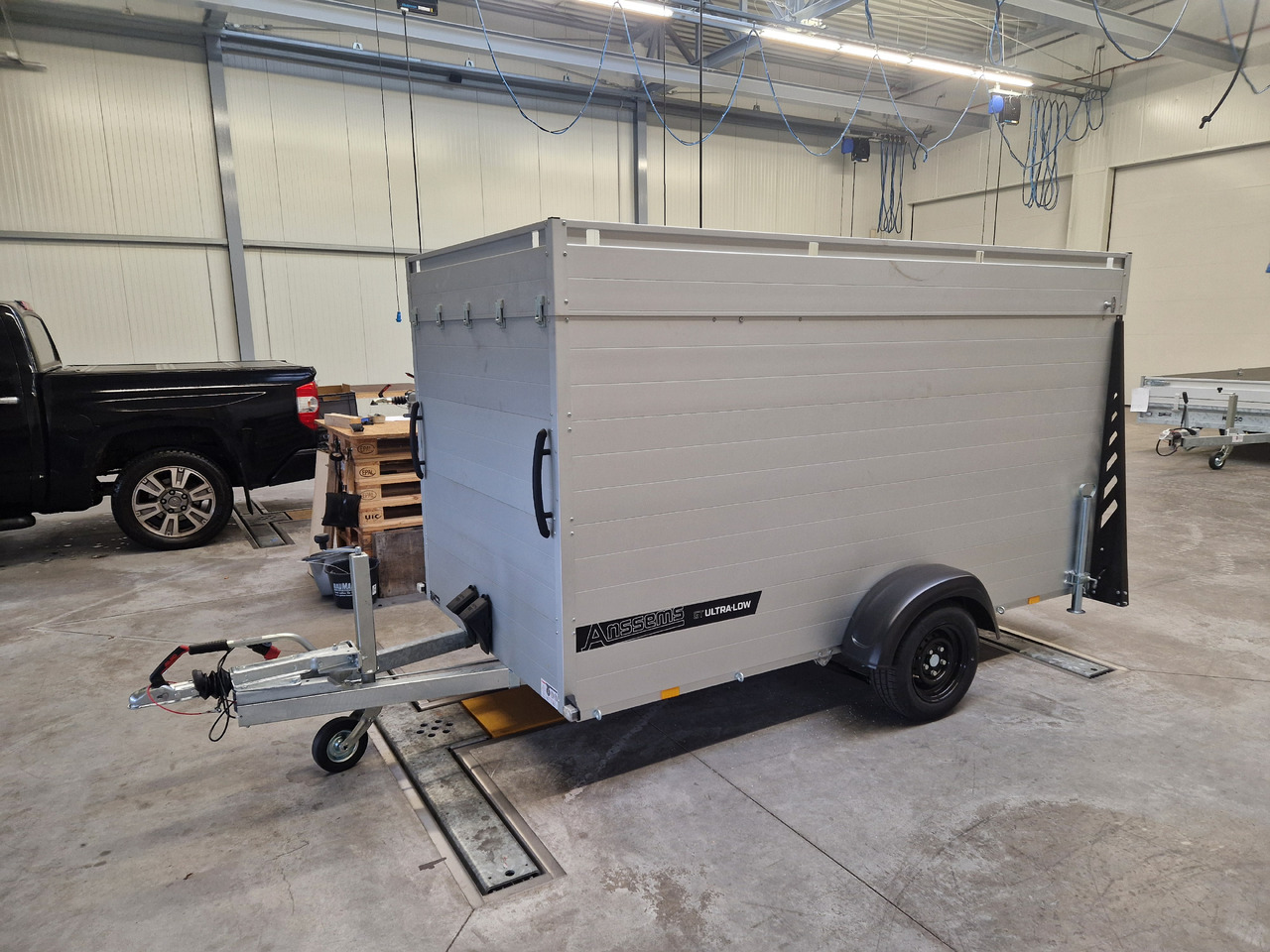 ALUBOXX Deckelanhänger GTB 1500 VT3 Ultra Low 301x151x153cm LED black deal Modell 2025 - Přepravník motocyklů: obrázek 2 ALUBOXX Deckelanhänger GTB 1500 VT3 Ultra Low 301x151x153cm LED black deal Modell 2025 - Přepravník motocyklů: obrázek 2
