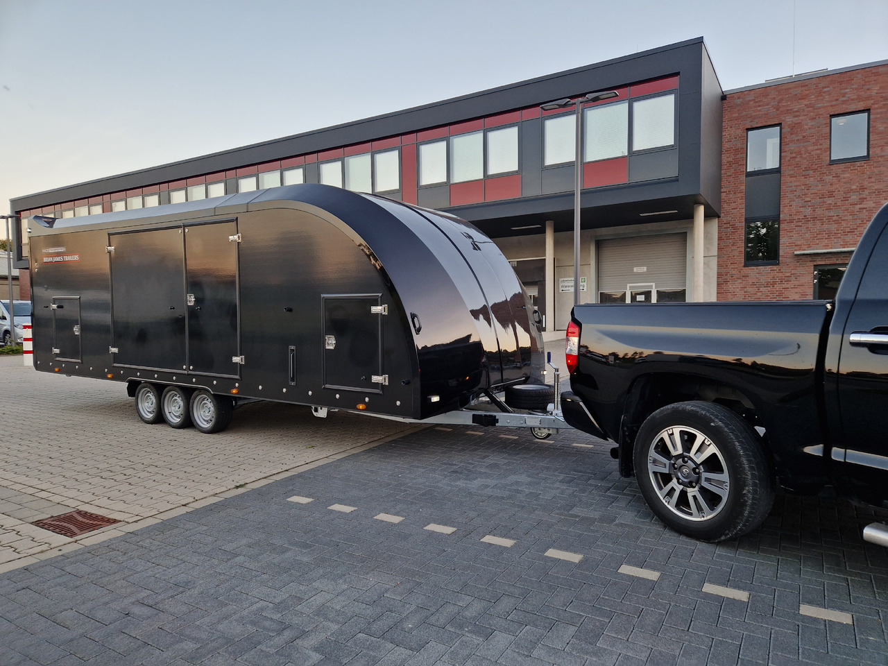 BJT Race Transporter 6 396-3060 650x235x189cm black RFS ASR 13" 3500kg - Přívěs na přepravu automobilů: obrázek 4 BJT Race Transporter 6 396-3060 650x235x189cm black RFS ASR 13" 3500kg - Přívěs na přepravu automobilů: obrázek 4