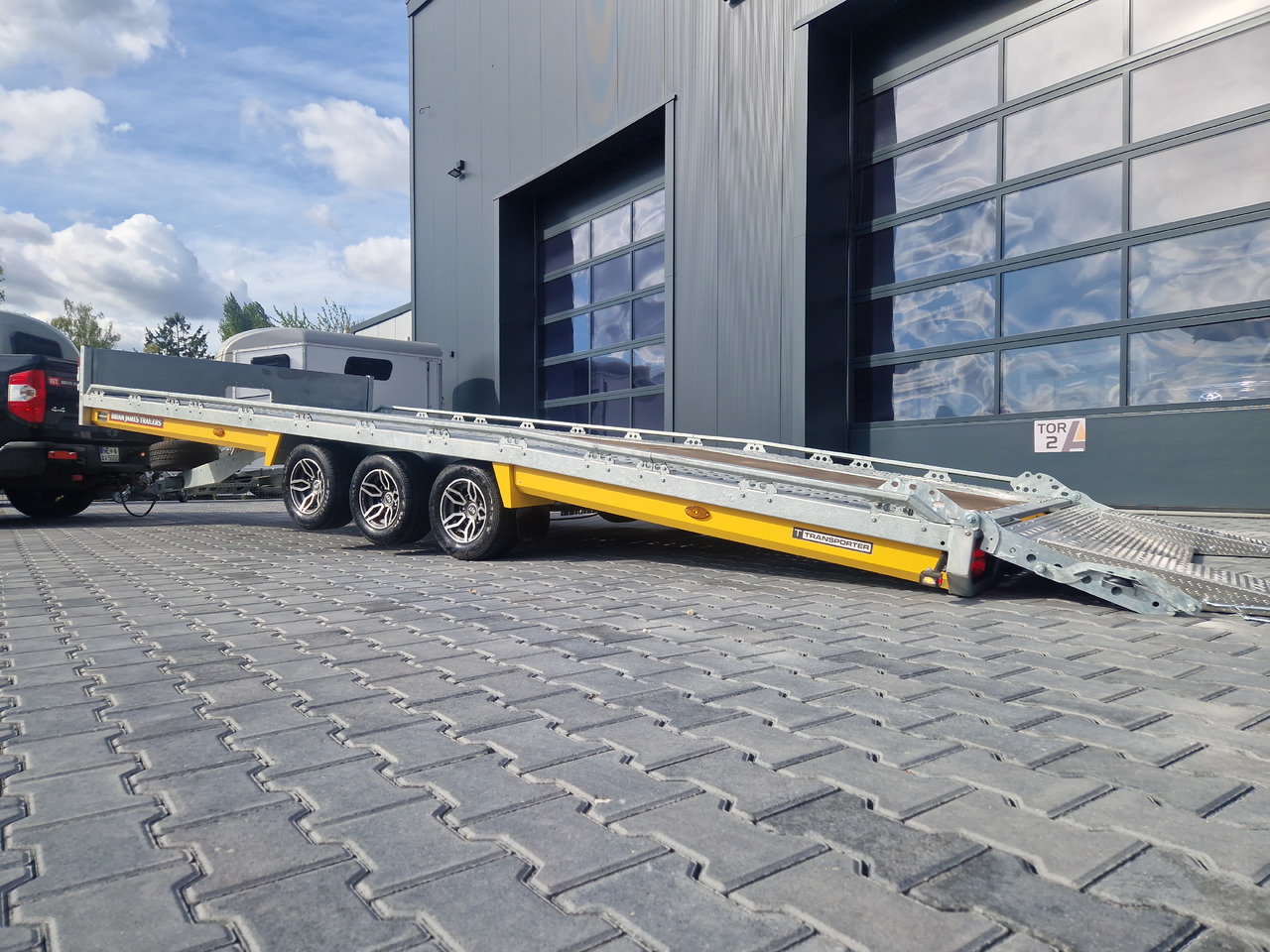 BJT T Transporter 231 550x224cm yellow ankippbar Heckrampe Tridem Alufelgen 10" 3500kg - Přívěs na přepravu automobilů: obrázek 1 BJT T Transporter 231 550x224cm yellow ankippbar Heckrampe Tridem Alufelgen 10" 3500kg - Přívěs na přepravu automobilů: obrázek 1