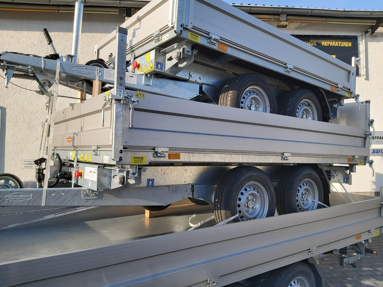 Böckmann Kipper DK AL 3218/35 Profi Elektro + NHP Heckpendelklappe 3500kg Modell 2024 - Sklápěcí přívěs: obrázek 2 Böckmann Kipper DK AL 3218/35 Profi Elektro + NHP Heckpendelklappe 3500kg Modell 2024 - Sklápěcí přívěs: obrázek 2