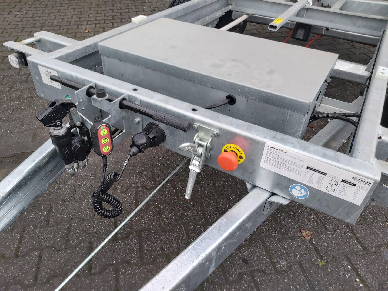 Böckmann Kipper DK ST 3718/35 Profi 374x180x40cm Stahlwände Elektro + NHP LFH 13" 3500kg - Sklápěcí přívěs: obrázek 4 Böckmann Kipper DK ST 3718/35 Profi 374x180x40cm Stahlwände Elektro + NHP LFH 13" 3500kg - Sklápěcí přívěs: obrázek 4
