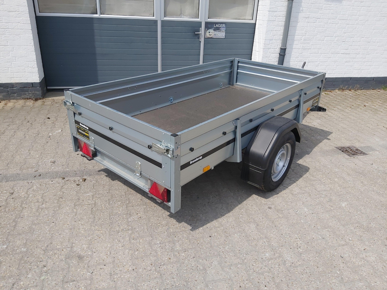 Brenderup 2260 SB 1300 258x128x40cm Stahl klappbare Vorderwand 1300kg Winter Aktion 311796 - Přívěsný vozík: obrázek 4 Brenderup 2260 SB 1300 258x128x40cm Stahl klappbare Vorderwand 1300kg Winter Aktion 311796 - Přívěsný vozík: obrázek 4
