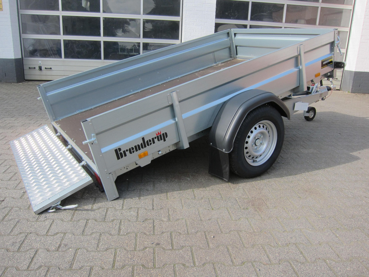 Brenderup 2260 WSB 258x153x40cm Stahl ankippbar Rampe extrabreit klappbare Vorderwand 1300kg - Přepravník stavebních strojů: obrázek 2 Brenderup 2260 WSB 258x153x40cm Stahl ankippbar Rampe extrabreit klappbare Vorderwand 1300kg - Přepravník stavebních strojů: obrázek 2
